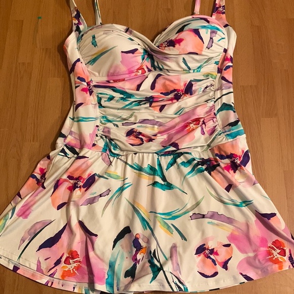 Liz Claiborne Swim Liz Claiborne One Piece Skirted Swimsuit Size 2 Poshmark
